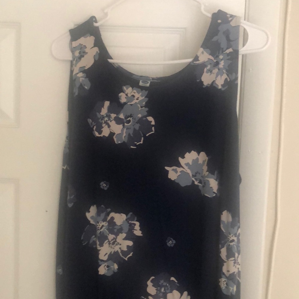 Mid knee sleeveless dress